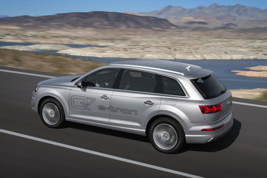  Audi Q7 e-tron TFSI Quattro (4M) 2015 года  (WW) (фото 9 из 22)